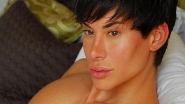 Se opera 90 veces para parecerse a Ken, el novio de Barbie