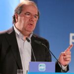 Herrera durante su intervención ante los pesos pesados de los populares en Castilla y León