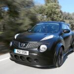 Cilindrada: 3.799 cc Nº Cilindros: V-6 Potencia: 485 cv Vel. máxima: 257 km/h Acelerac. 0-100: 3,7 s Dimensiones: 4,13/1,76/1,57 m Plazas: 4 Tracción: delantera Altura al suelo: 115 mm . Precio: 500.000 euros