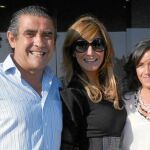 Jaime Martínez-Bordiú y su novia junto a Ivonne Reyes en Ibiza