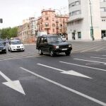 El sentido único seguirá en Luis Montoto hasta el cruce de El Corte Inglés