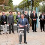 El alcalde, Juan Ignacio Zoido; el consejero de Turismo, Rafael Rodríguez; y el presidente de la CES, Miguel Rus, inaugurarón el muelle en presencia de todos los grupos y la Autoridad Portuaria