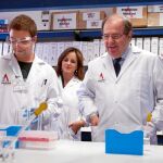 Herrera y Silvia Clemente visitan «Aquimisa Laboratorios»