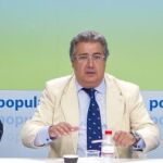 Carlos Rojas, Juan Ignacio Zoido y José Luis Sanz, ayer en la sede regional del PP-A