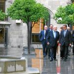 Mas, ayer, antes de firmar un convenio de colaboración con las diputaciones para crear el «embrión» de la Hacienda propia