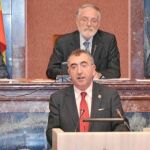 El consejero Manuel Campos, ayer en la Asamblea Regional, donde informó sobre las actuaciones realizadas durante el episodio de intensas lluvias