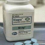 Bote con pastillas de viagra