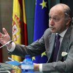 Francia pide la «rápida formación» de un gobierno de transición en Siria