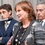 En la imagen, Teresa Compte, acompañada de dos fiscales