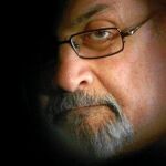 SIEMPRE ALERTA. Desde la publicación de «Los versos satánicos» su vida no ha vuelto a ser la misma