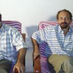 José Cendón, junto a su colega británico Colin Freeman