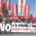 Las manifestaciones contra la reforma laboral el último cartucho del PSOE