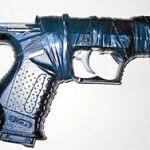 Sobre estas líneas, el aspecto de una pistola de fogueo modificada, también llamada «chilena».
