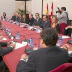 Herrera y Milagros Marcos se reúnen con las entidades que participan en este servicio de apoyo a las familias en riesgo de desahucio
