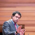 Óscar López coge el guante para relanzar economía y empleo