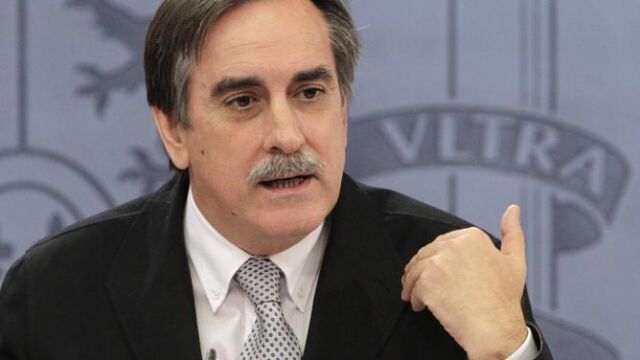 El ministro de Trabajo, Valeriano Gómez, ayer tras el Consejo de Ministros