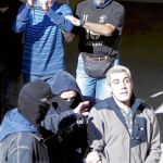 Los etarras Portu y Sarasola, en el momento de su detención el 6 de enero de 2008, en la localidad guipuzcoana de Arrate