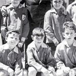 Rubalcaba, de pie, a la izquierda, durante sus años de estudio en el Colegio del Pilar, el mismo que el de Lissavetzky, Solana... y Aznar.