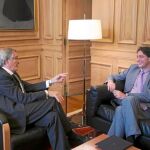 Xavier Trias y Jordi Portabella en un momento de la reunión de ayer en el Ayuntamiento
