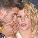 La pareja confirma el embarazo de la artista mientras continúa la batalla legal contra sus ex trabajadores