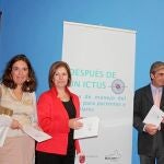 La consejera Palacios (centro), ayer en la presentación de la guía