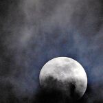 La «superluna» cada vez más lejos