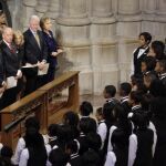 Obama reúne a su equipo económico y militar tras acudir a servicio religioso