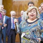 La consejera de Agricultura, Clara Aguilera, celebró ayer la aprobación de la ley, un texto que rechazó IU y sobre el que el PP se abstuvo
