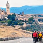 La primera expedición, organizada por el Adelantado de Segovia, partió desde la catedral de Segovia en dirección a Santo Domingo de Pirón.