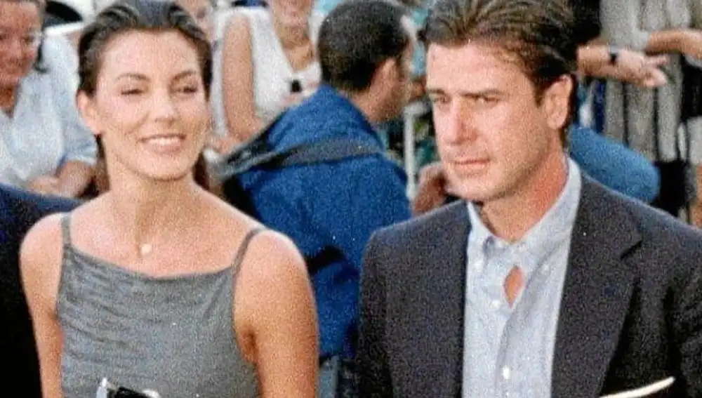 Mar Flores junto a Cayetano Martínez de Irujo, en 2004