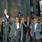 Artur Mas, recibido por independentistas catalanes tras su reunión con Rajoy