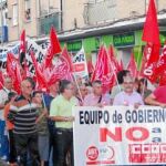 Manifestación en Parla el pasado viernes, junto al tranvía, símbolo del «dispendio»
