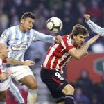 Intento de remate de Toquero y Llorente en el área malagueña