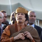 Conocido por sus disfraces y cambios de atuendo, Gadafi acumuló en sus manos todo el poder de Libia a lo largo de cuatro décadas