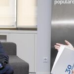 Rajoy recibió ayer en su despacho de Génova a la presidenta de la AVT, Ángeles Pedraza, para analizar la situación tras el comunicado de ETA