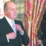 El Rey se lesionó al cruzar y descruzar las piernas por Jesús Mariñas
