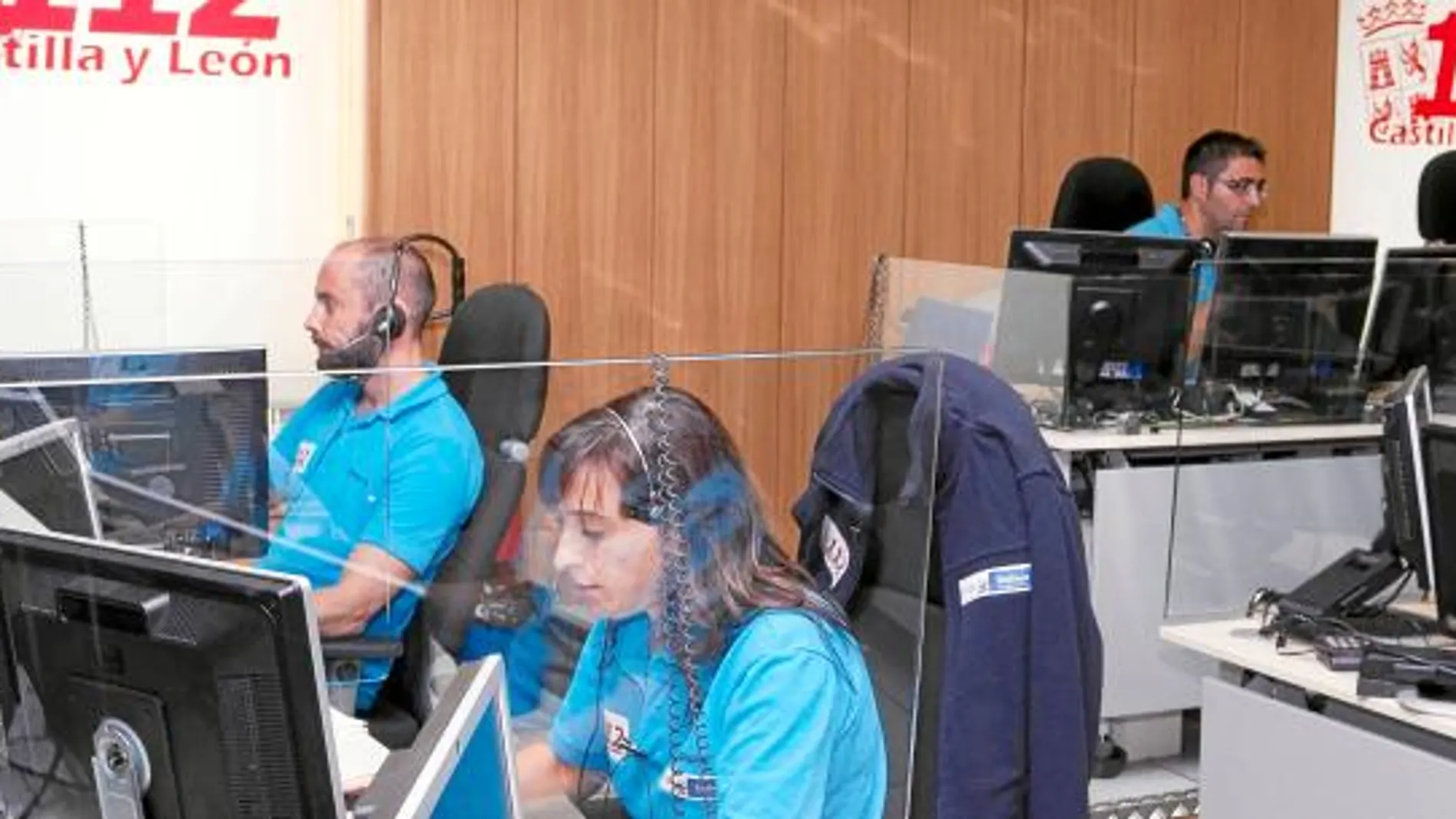 Un grupo de trabajadores del Servicio de Emergencias Castilla y León 1-1-2