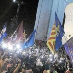 «Marea negra» con alfombra roja