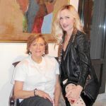 Clara, con su nuevo tono de cabello, junto a la doctora Vilajoya