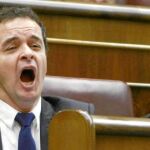 El diputado de ERC Alfred Bosch sigue el Pleno del Congreso