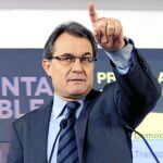 Mas censuró «las bromitas» que se hacen sobre su red de «embajadas»