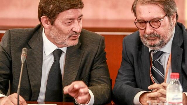 Guerrero, junto a su abogado, Fernando de Pablo, en la comisión de investigación de los ERE