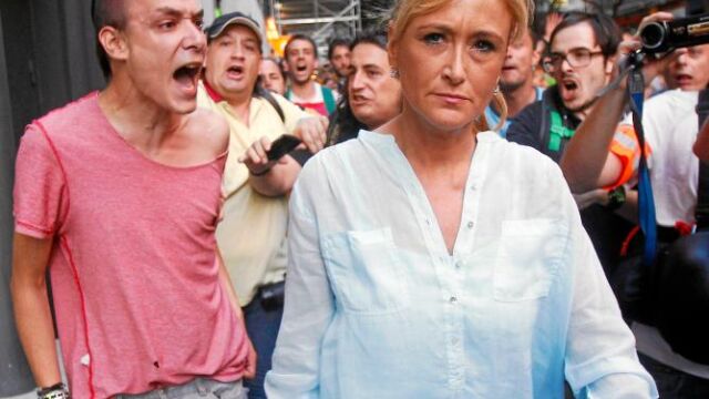 Cifuentes insultada escupida y acorralada