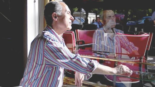 Luis Alberto de Cuenca / Escritor: «La excelencia se ve reaccionaria»
