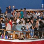 Una embarcación con 160 refugiados sirios arriba en Calabria (Italia)