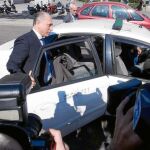 El que fuera presidente de Emarsa, vicepresidente de la Diputación y alcalde de Manises, Enrique Crespo, abandona la Ciudad de la Justicia tras prestar declaración