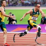 Pistorius se despidió de los Juegos siendo el último relevista del 4x400 surafricano