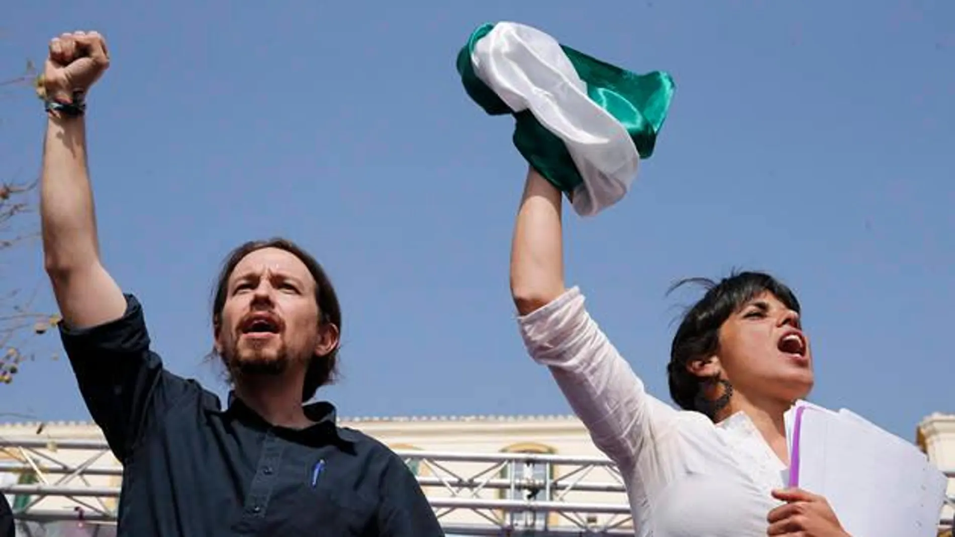 Pablo Iglesias y Teresa Rodríguez durante un mitin en Málaga / Efe