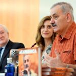 Presentación del libro “Atapuerca. Persiguiendo un sueño. Fotos y apuntes personales de José María Bermúdez de Castro”, al que acompañaban el presidente de la Fundación Atapuerca, Antonio Miguel Méndez Pozo, y la directora general de Políticas Culturales de la Junta de Castilla y León, Mar Sancho