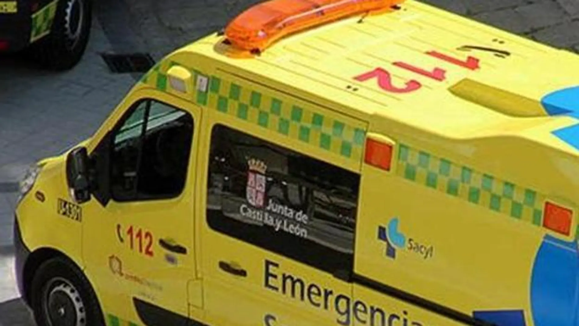 Una ambulancia de soporte vital trasladó al Hospital de Ávila a una de las heridas